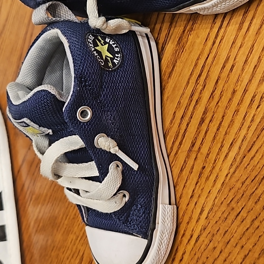 Converse - Picture 3 of 4